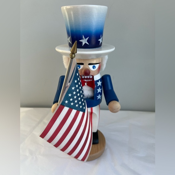 STEINBACH CHUBBY UNCLE SAM NUTCRACKER HOLDING AMERICAN FLAG STAMPED - Picture 1 of 12